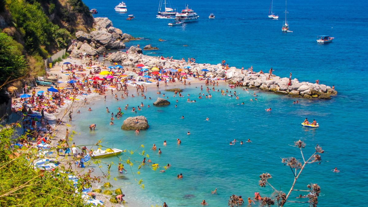 Tłumy zalewają Capri