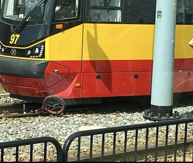 Siedmiolatek pod tramwajem. Wjechał rowerem na szyny