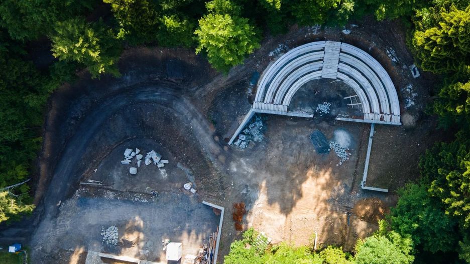 Śląskie. Na koniec października wyznaczono kolejny termin zakończenia rewitalizacji leśnego amfiteatru w Lipniku, peryferyjnej dzielnicy Bielska-Białej.