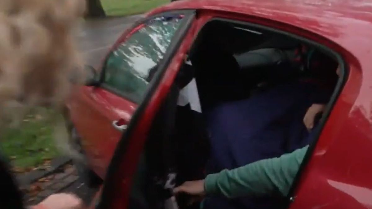 kadr z programu Uwaga TVN pt.: "Student nie ma pieniędzy na wynajem mieszkania, więc żyje w samochodzie. "Obiady ostatnio pomijam"