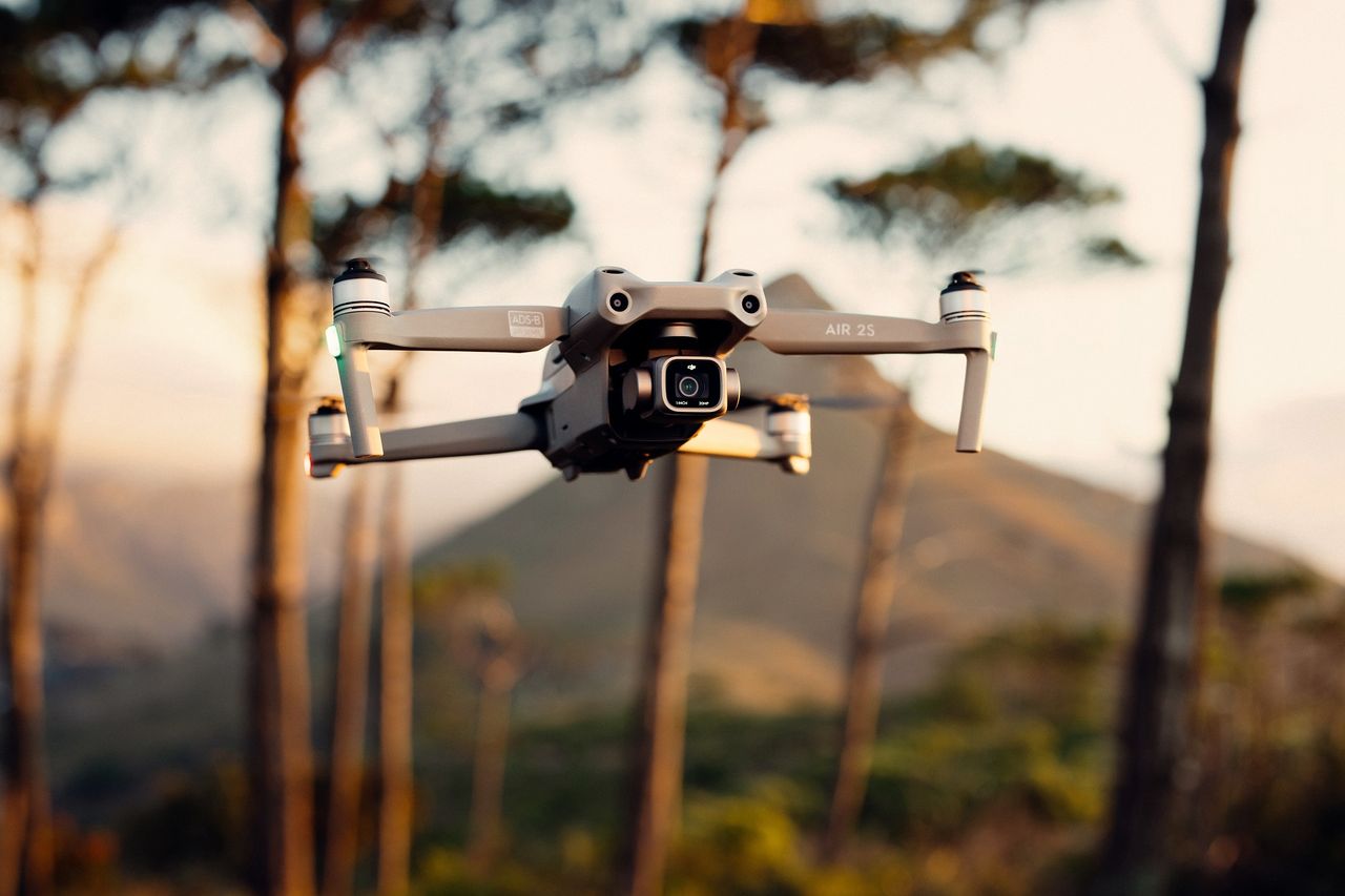 Jak wybrać drona do filmowania – na co zwrócić uwagę