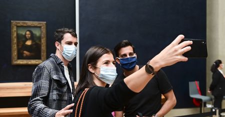 "Epidemia się zmienia". WHO konkretnie wskazuje, kto rozsiewa koronawirusa