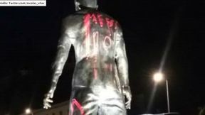Nie wszyscy na Maderze kochają CR7. Wandale "ozdobili" pomnik Ronaldo nazwiskiem Messiego