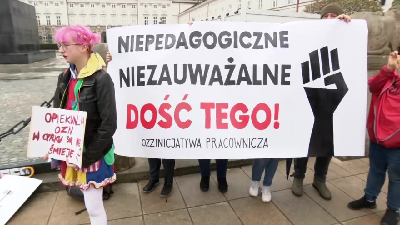 Protest osób z niepełnosprawnościami oraz ich opiekunów przed Pałacem Prezydenckim