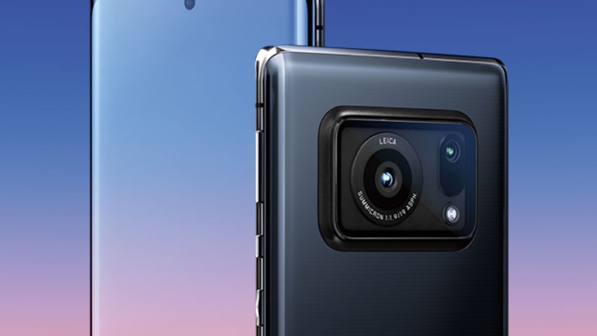 Bestia to mało powiedziane. Sharp stworzył telefon, którego wyposażenie rzuca na kolana 1