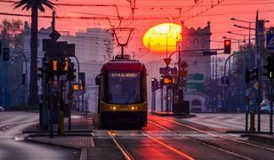 Warszawa. Kolejne ulice z zieloną falą dla tramwajów. Tym razem na Woli i Grochowie