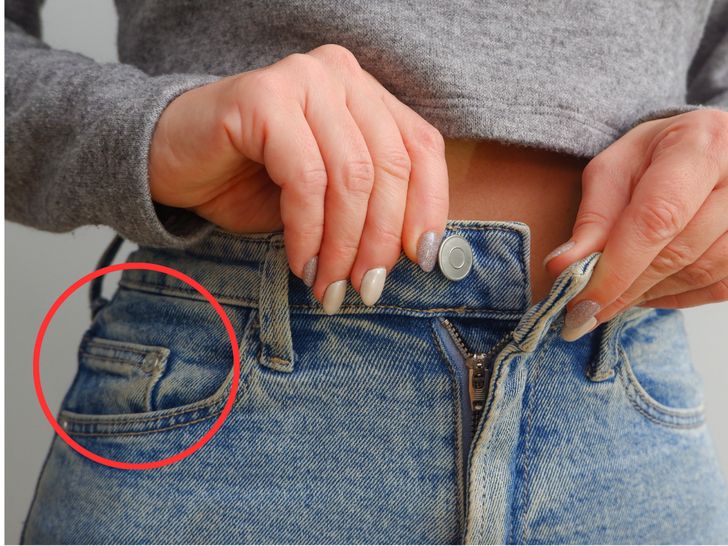 Do czego służy mała kieszonka w jeansach? Nie każdy ma świadomość