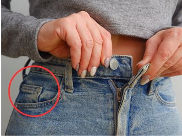Do czego służy mała kieszonka w jeansach? Nie każdy ma świadomość