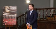 Trzaskowski tłumaczy się Mentzenowi z remontu Sali Kongresowej na YouTube