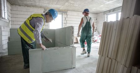 Pensje nie nadążają za cenami mieszkań. Stać nas na mniej, ale możemy dużo zyskać