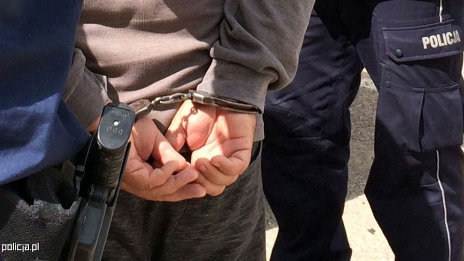 Wrocław. Zakochana para w rękach policji. Była poszukiwana od czterech lat