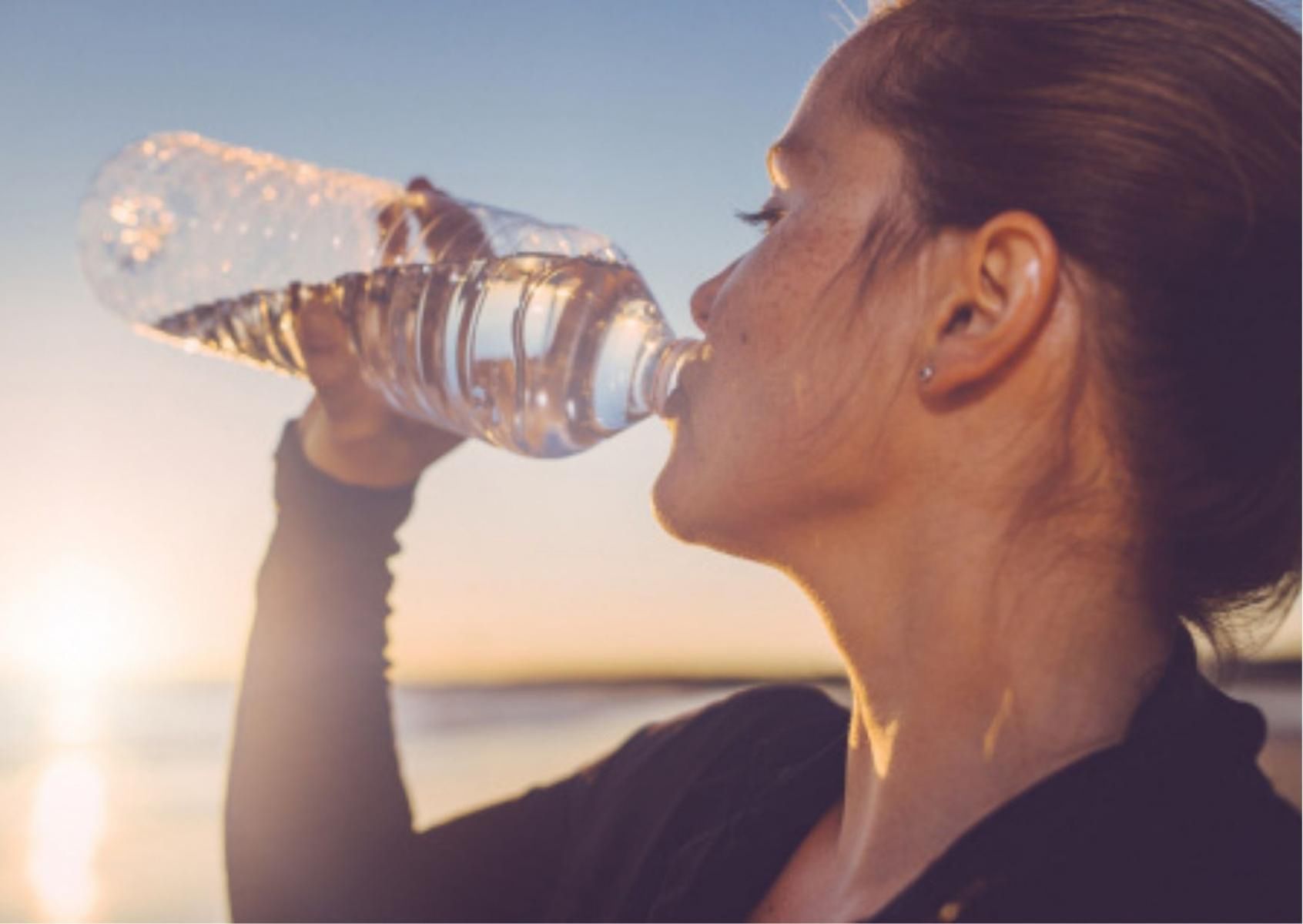 Jaką wodę pić latem?