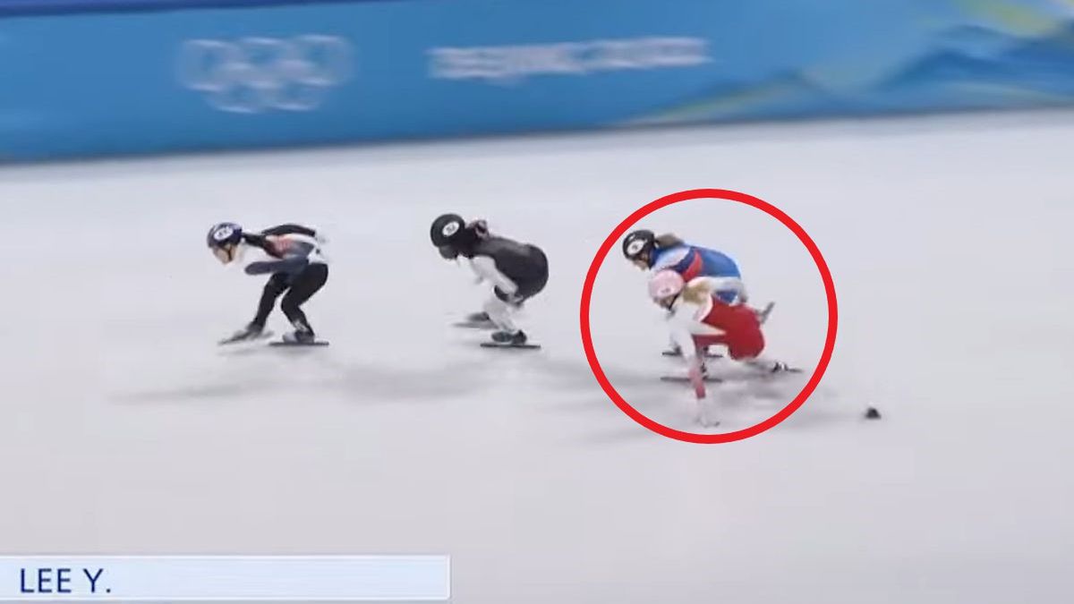 YouTube / Eurosport Polska / Na zdjęciu: Natalia Maliszewska atakuje Jekatierinę Jefriemienkową w ćwierćfinale na 1000 m