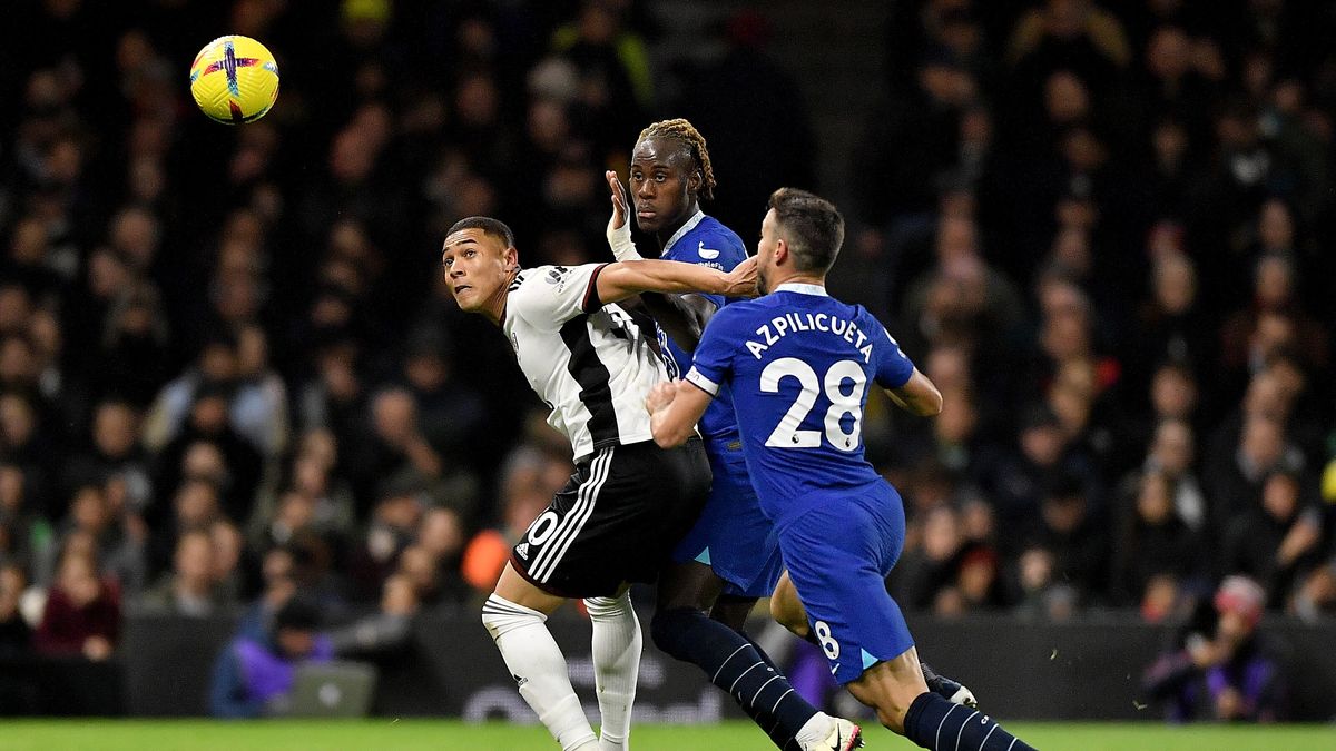 PAP/EPA / Vince Mignott / Na zdjęciu: Carlos Vinicius (z lewej), Trevoh Chalobah i Cesar Azpilicueta