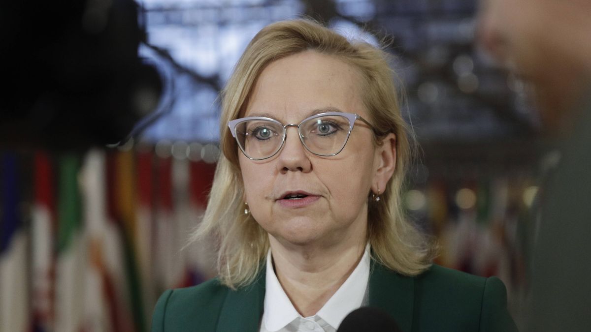 European energy council epa09616179 Polish Minister of Climate and Environment Anna Moskwa speaks to the media at the start of European Transport and Energy council in Brussels, Belgium, 02 December 2021. Ministers will mainly discuss the rise in energy prices in the EU.  EPA/OLIVIER HOSLET Dostawca: PAP/EPA.OLIVIER HOSLET