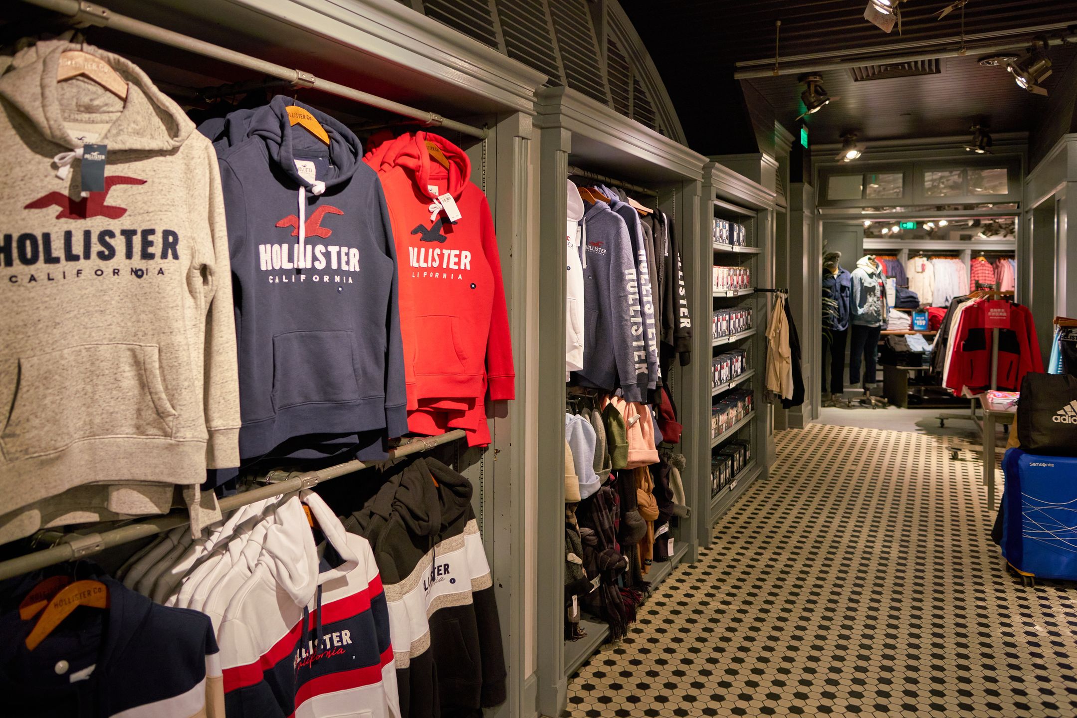 W galerii handlowej Westfield Mokotów zamknięto sklep marki Hollister. Zdjęcie ilustracyjne