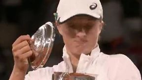 Iga Świątek znów to zrobiła. Dostała puchar, zajrzała do środka i...