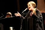 ''Skyfall'': Adele śpiewa "Let The Sky Fall" dla Bonda