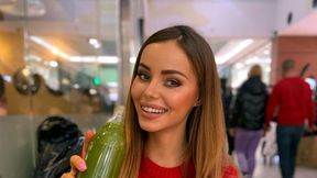 "Jego śmierć mną wstrząsnęła". Piękna modelka pokochała Boga