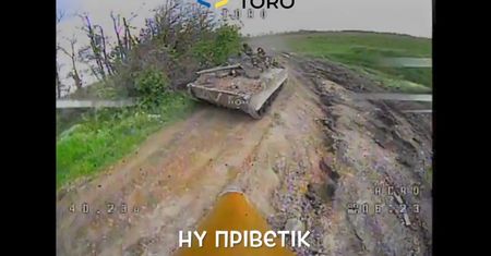 To była rzeź. Rój dronów "kamikadze" vs rosyjski bojowy wóz piechoty BMP-3