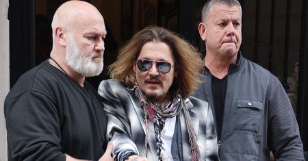 Johnny Depp wyprowadzony z hotelu przez ochroniarzy. Co się stało?