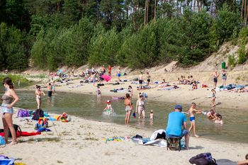 Podkarpackie Lazurowe Wybrzeże pełne plażowiczów. Przyciąga tłumy