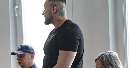 Anioł i diabeł na głowie. Ksiądz zauważył tatuaże Łukasza Żaka