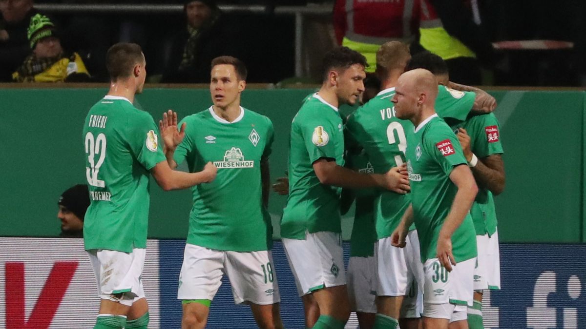 piłkarze Werderu Brema cieszą się z bramki