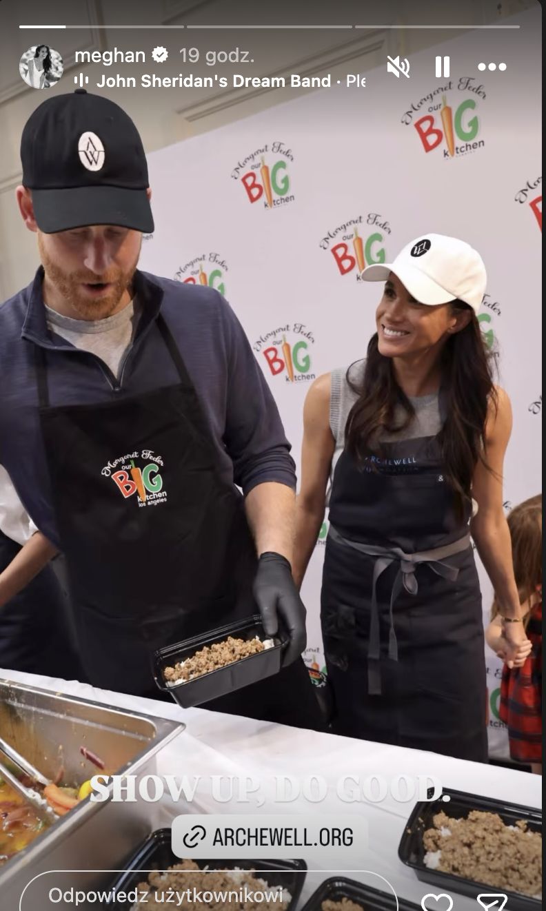 Meghan i książę Harry podczas nakładania posiłków