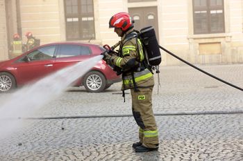 Bydgoszcz. Pożar auta osobowego w Fordonie. Dwa zastępy straży w akcji
