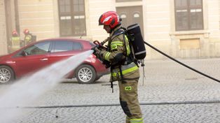 Bydgoszcz. Pożar auta osobowego w Fordonie. Dwa zastępy straży w akcji