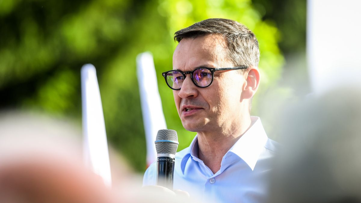 Rypin, 09.07.2022. Premier Mateusz Morawiecki podczas spotkania z mieszkańcami w Miejskim Ośrodku Sportu i Rekreacji w Rypinie, 9 bm. (jm) PAP/Tytus Żmijewski