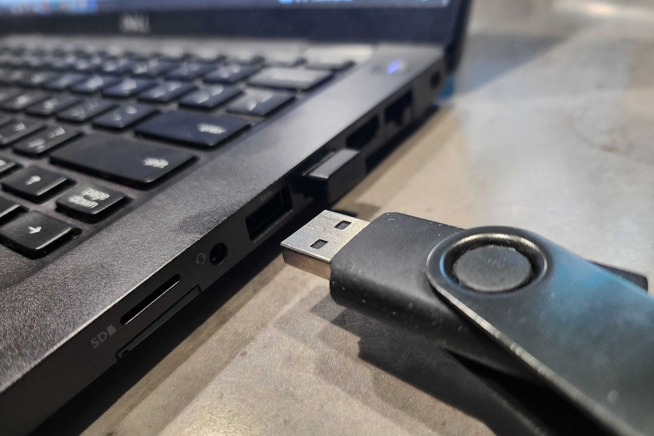 Niebezpieczny malware atakuje Windowsa poprzez porty USB