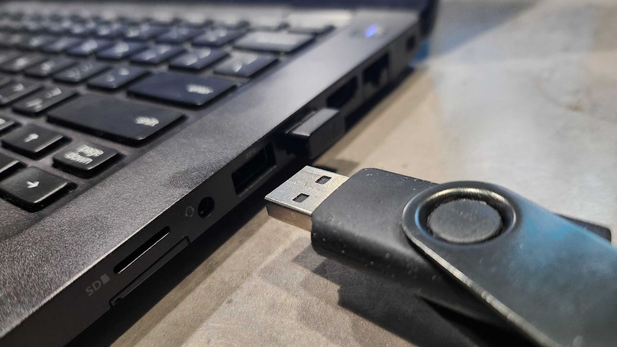 Niebezpieczny malware atakuje Windowsa poprzez porty USB