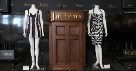 Historyczna sukienka sprzedana. Niezwykła aukcja w Beverly Hills