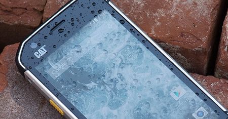Szukasz wytrzymałego telefonu? CAT przygotował trzy pancerne modele