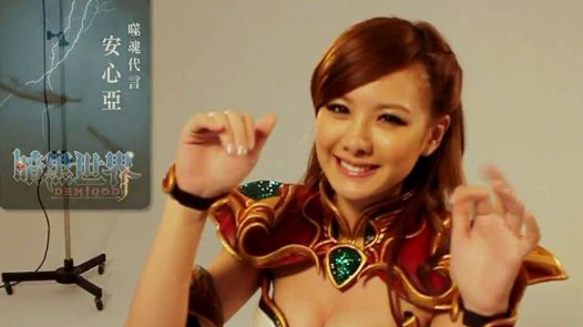 Jak reklamować MMORPG? To proste - cyckami [wideo] 1