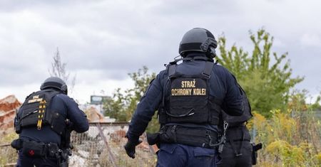 Nie zdążył uciec z wiaderkami wypełnionymi paliwem. Wpadł na terenie stacji towarowej Lublin Główny