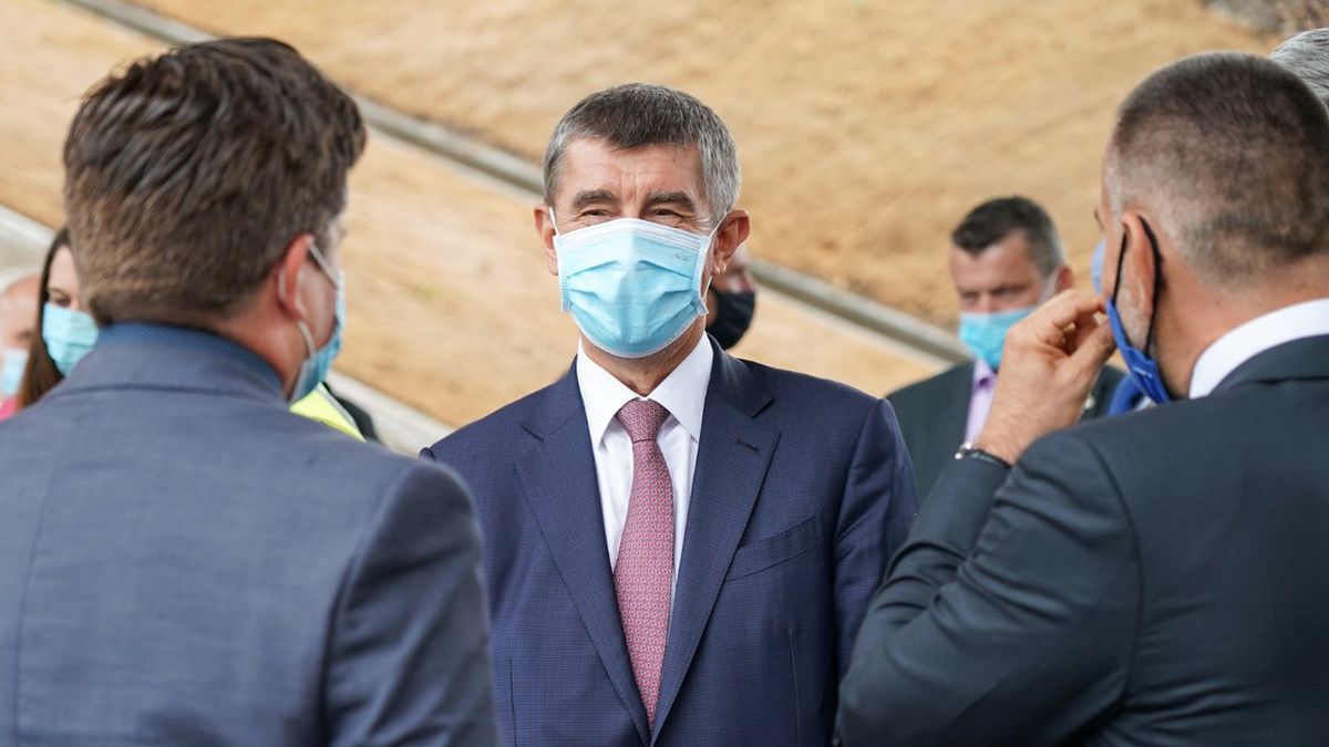 Granice Czech z Austrią i Niemcami mają zostać otwarte w piątek w południe.