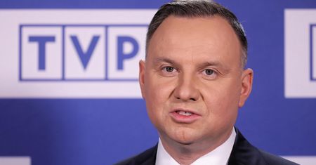 Andrzej Duda czuje oddech konkurenta na karku. Sensacyjny wynik wisi w powietrzu