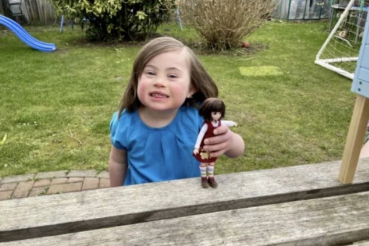 Dziewczynka z zespołem Downa otrzymała wyjątkową lalkę
