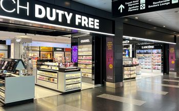 Co warto kupować za granicą? Stewardesa dzieli się swoimi hitami cenowymi