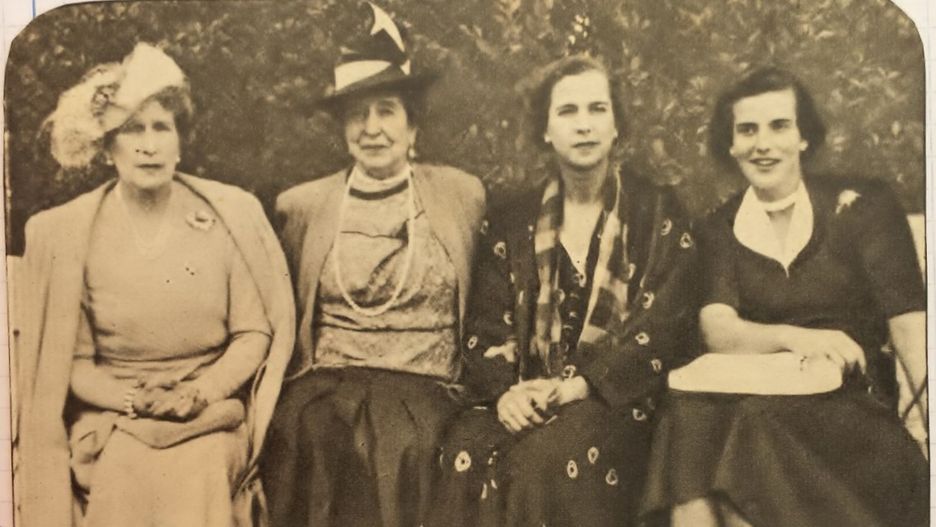 Lilian Baels (na zdjęciu po prawej stronie)