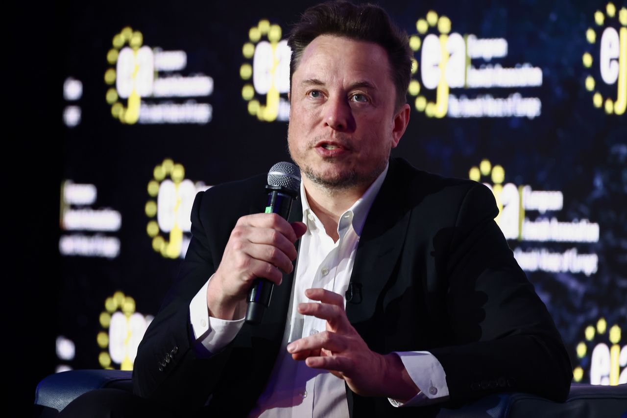 SpaceX buduje sieć satelitów szpiegowskich. Tajna umowa z wywiadem USA