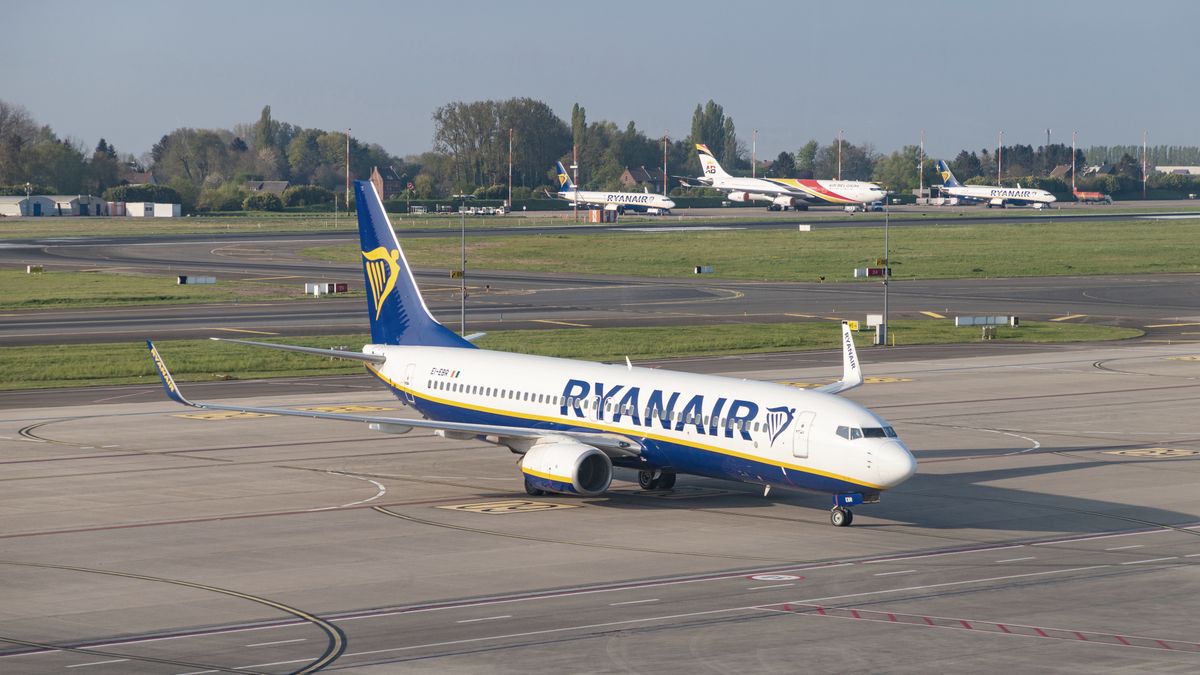 Samolot Ryanaira na lotnisku Charleroi