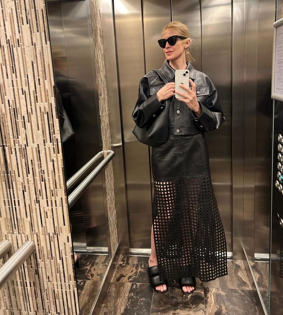 Kelly Rutherford wskoczyła w krótką kurtkę skórzaną 