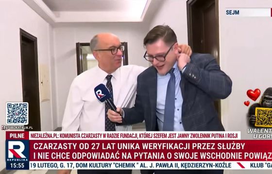 Reporter Republiki obejmowany przez marszałka Sejmu. "Dziwna ekscytacja"