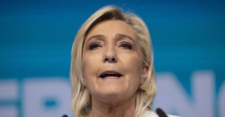 Politycznego trzęsienia ziemi we Francji ciąg dalszy. Koalicja z Le Pen?