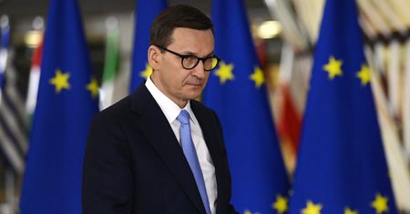 Premier kolejnym politykiem PiS, który uderza w UE. Nazwał ją "oligarchią"