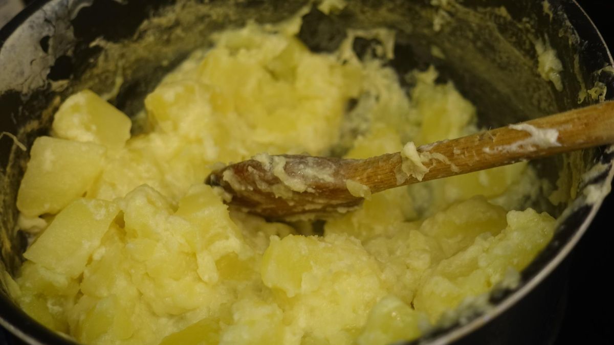 Aby czerpać pełnię korzyści zdrowotnych z ziemniaków, warto zwrócić uwagę na sposób ich przygotowania oraz dodatki, z jakimi są podawane